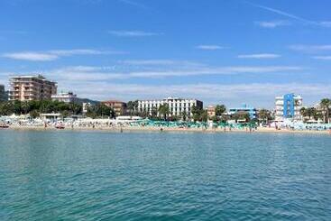 تختخواب و صبحانه Villa Francesca Luxury