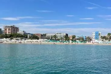 تختخواب و صبحانه Villa Francesca Luxury