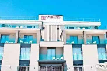 ホテル Ambruosi Village Resort & Spa
