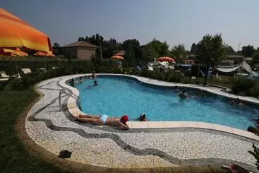 Resort Lucciole Nella Nebbia