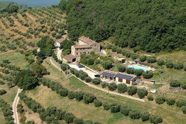 田舎風ホテル Agriturismo Monte Petreto