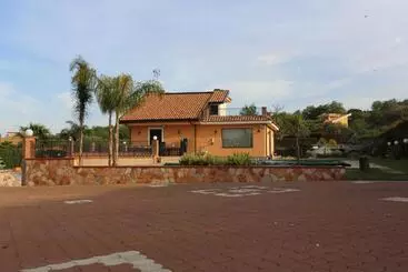 ベッドアンドブレックファースト Villa Etna Sea