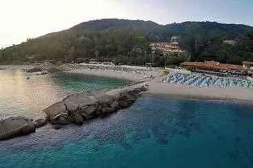 ホテル Baia Paraelios Resort