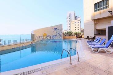 هتل Ramada Plaza By Wyndham Beirut Raouche