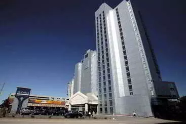 The Oakes Hotel Overlooking The Falls