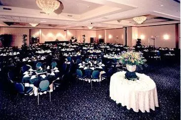 Gateway Hotel & Conference Center