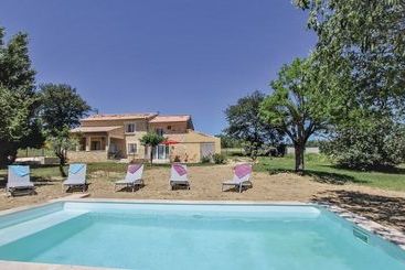 קוטג'' Mas De La Truffiere