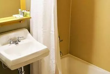 Hotelli Paradise Inn