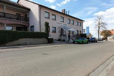 Vandrarhem & Restaurant Zum Lindenwirt