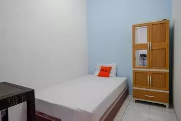 Hotel Koolkost Female Syariah Near Udinus Semarang  Minimum Stay 6 Nights