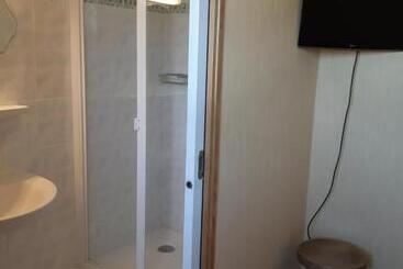 ホテル Home Des Pins Sarl