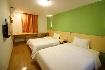 Hotel 7days Inn Zhuhai Doumen District Government Pedestrian Street