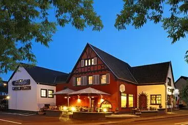 Retkeilymaja Harmony Beim Holzschnitzer