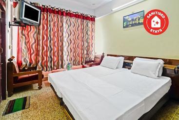 Hotel Vaccinated Staff Spot On 46163 Amith