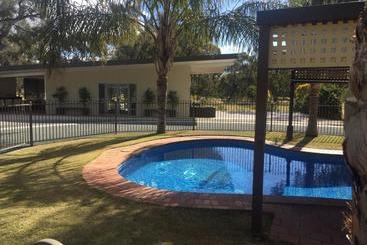 מוטל Deni Golf Resort