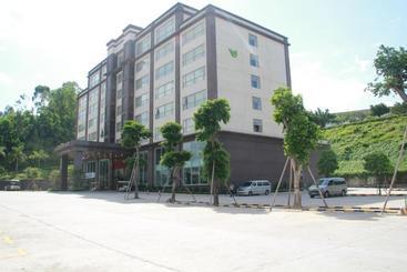 Phoenix Hill Hotel Dongguan   Golf Course Shop