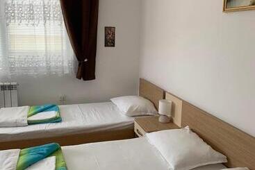 هتل къща за гости The Sunny Corner