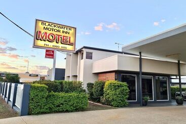 فندق على الطريق Blackwater Motor Inn