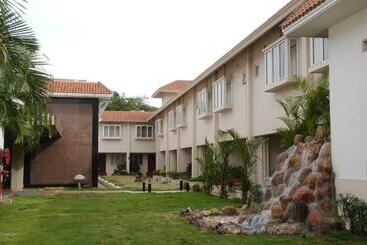 בית מלון כפרי The Grand Regent