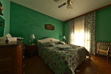 Отель B&b Jasmyn