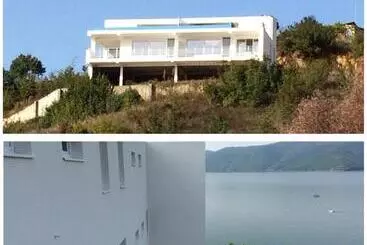 Aamiaismajoitus (B&B) Lakeview Estate Apart