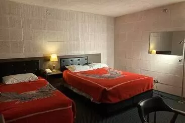 Hotelli Sheridan Lawrence Inn