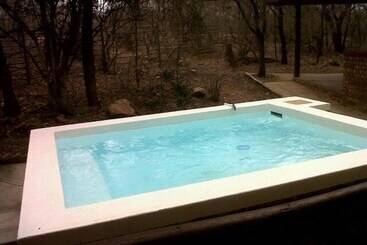 בית מלון כפרי Ex Deo Erdvark Cottage