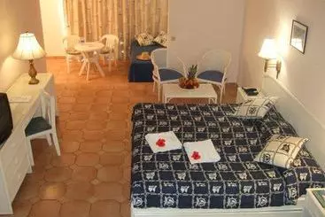 هتل Captain Oliver's Resort & Marina