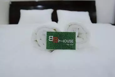 هاستل Lightning House