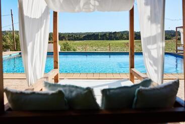 فندق ريفى Vilasira