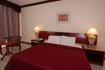 בית מלון כפרי Legend Cherating Beach Resort