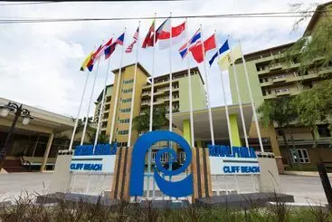 בית מלון כפרי Royal Phala Cliff Beach Resort