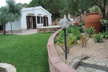 ベッドアンドブレックファースト Almà