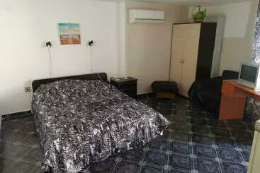 پانسیون Eli Guest House