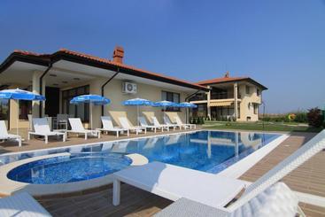 استراحتگاه Armira Lozenets