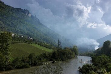 ホテル Hôtel Restaurant Le Parisien