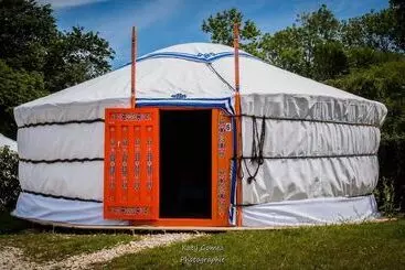هتل Le Village Insolite Yourte Et Roulotte