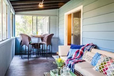 هتل Cozy Country Cottage In Sebastopol Cottage