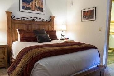 호텔 Ski Trails 4058