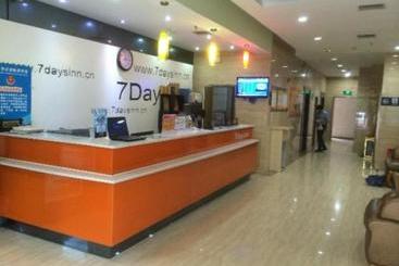 Hotelli 7days Inn Jishou Train Station Branch