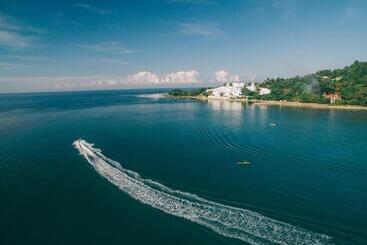 هتل Vitalis White Sands