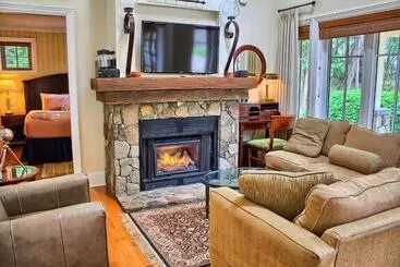 בית מלון כפרי Poets Cove Resort & Spa