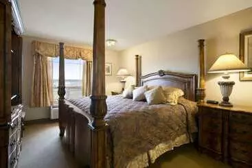 Отель Super 8 By Wyndham Fort Nelson Bc