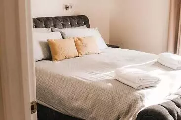 Hotel Keer Side Lodge, Luxury Lodge With Private Hot Tub At Pine Lake Resort