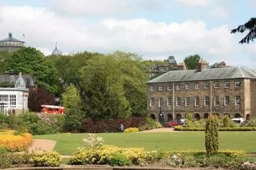 Hotel No 6 The Square Tearooms & Accommodation