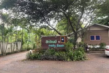 هتل Oyo 1105 Lawan Garden Resort