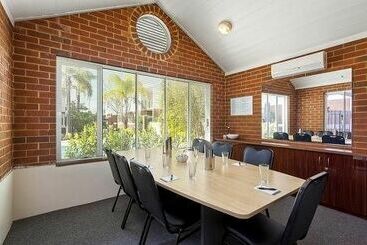 בית מלון כפרי Comfort Apartments South Perth