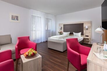 Отель Und Restaurant Landshuter Hof