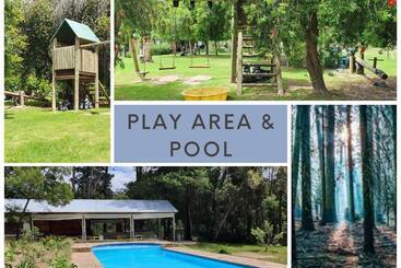 فندق صغير Plett Forest Cabins