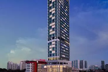 Hompton Hotel by The Beach